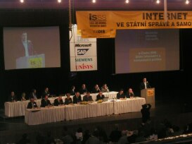 Zahájení konference - projev ministra informatiky Vladimíra Mlynáře